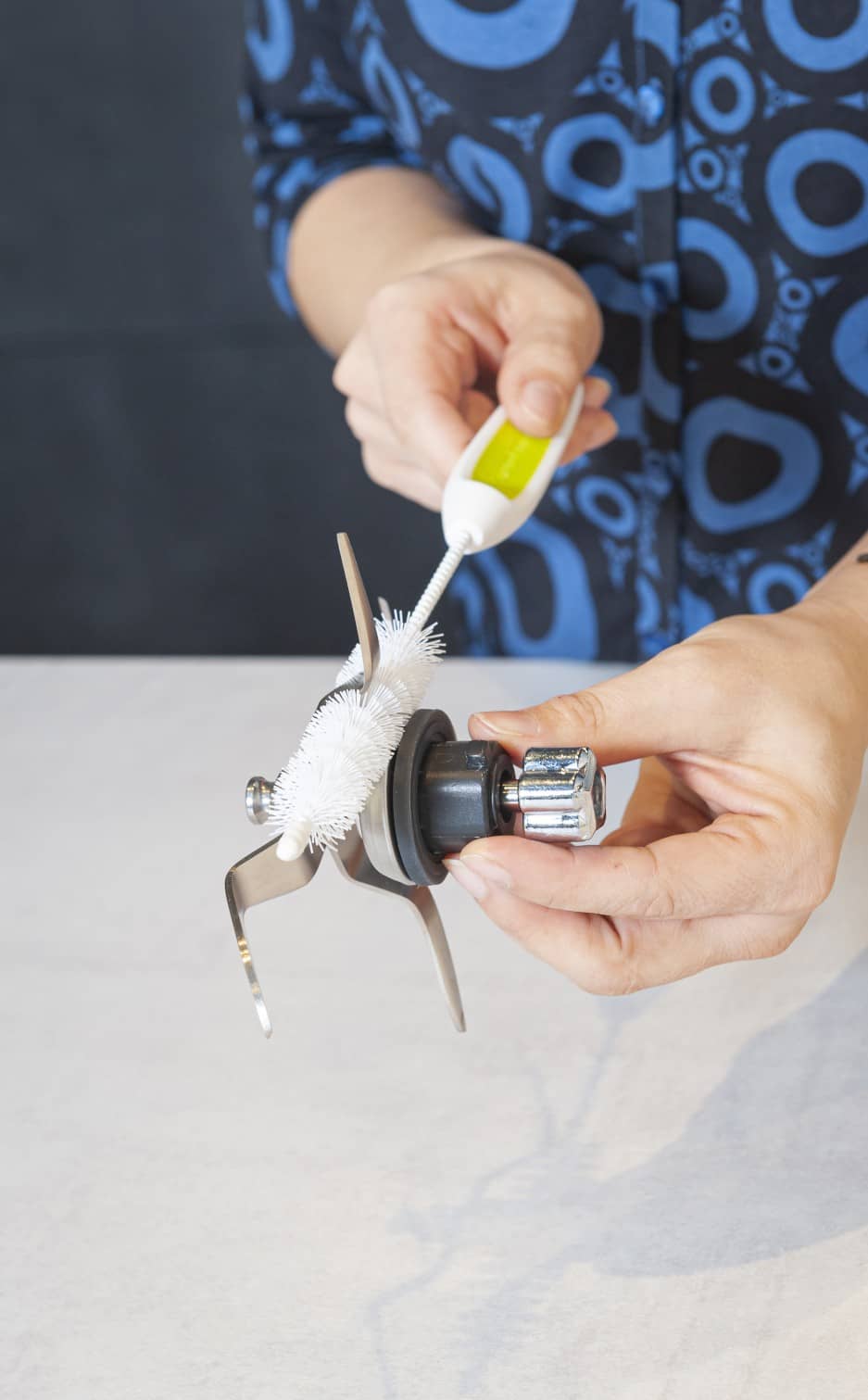 Messerreinigungsbu-rste_WunderBrush_benutzung